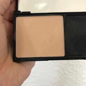 Smashbox pressed powder in medium